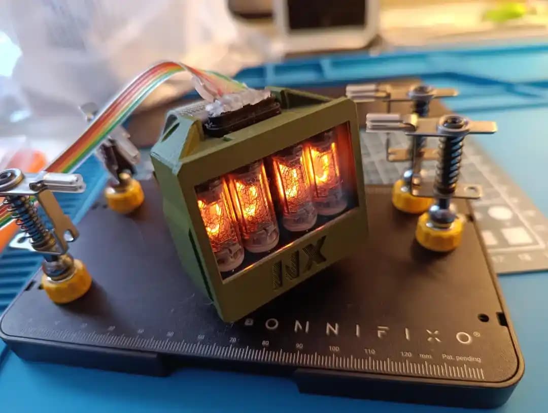 Nixie Tüplü Bilek Saati Projesi: Tasarım, Güç Yönetimi ve Teknik İnceleme