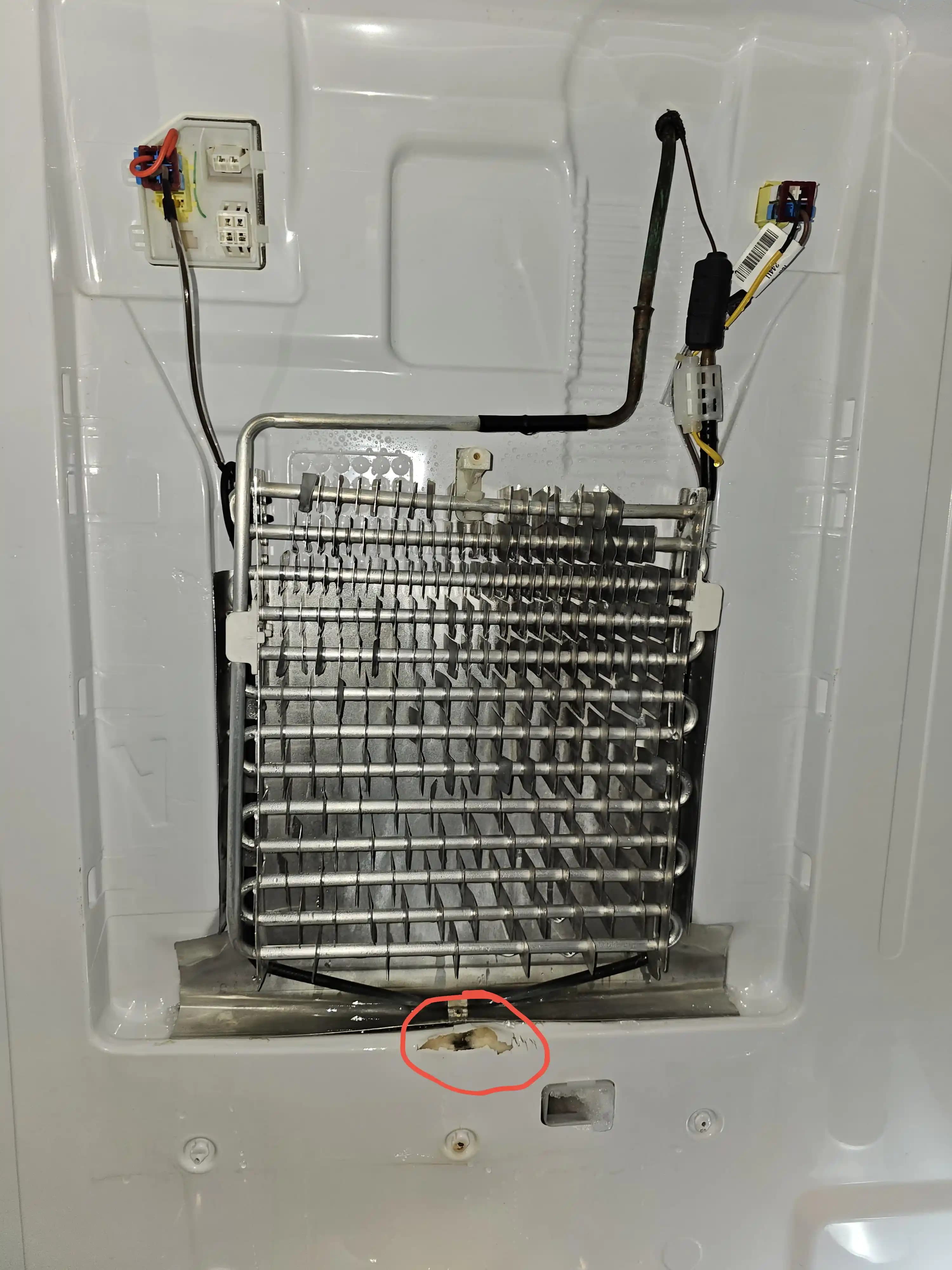 Samsung RF263BEAESG Buzdolabı Arka Panel Köpük Hasarının Onarımı ve Çözüm Yöntemleri