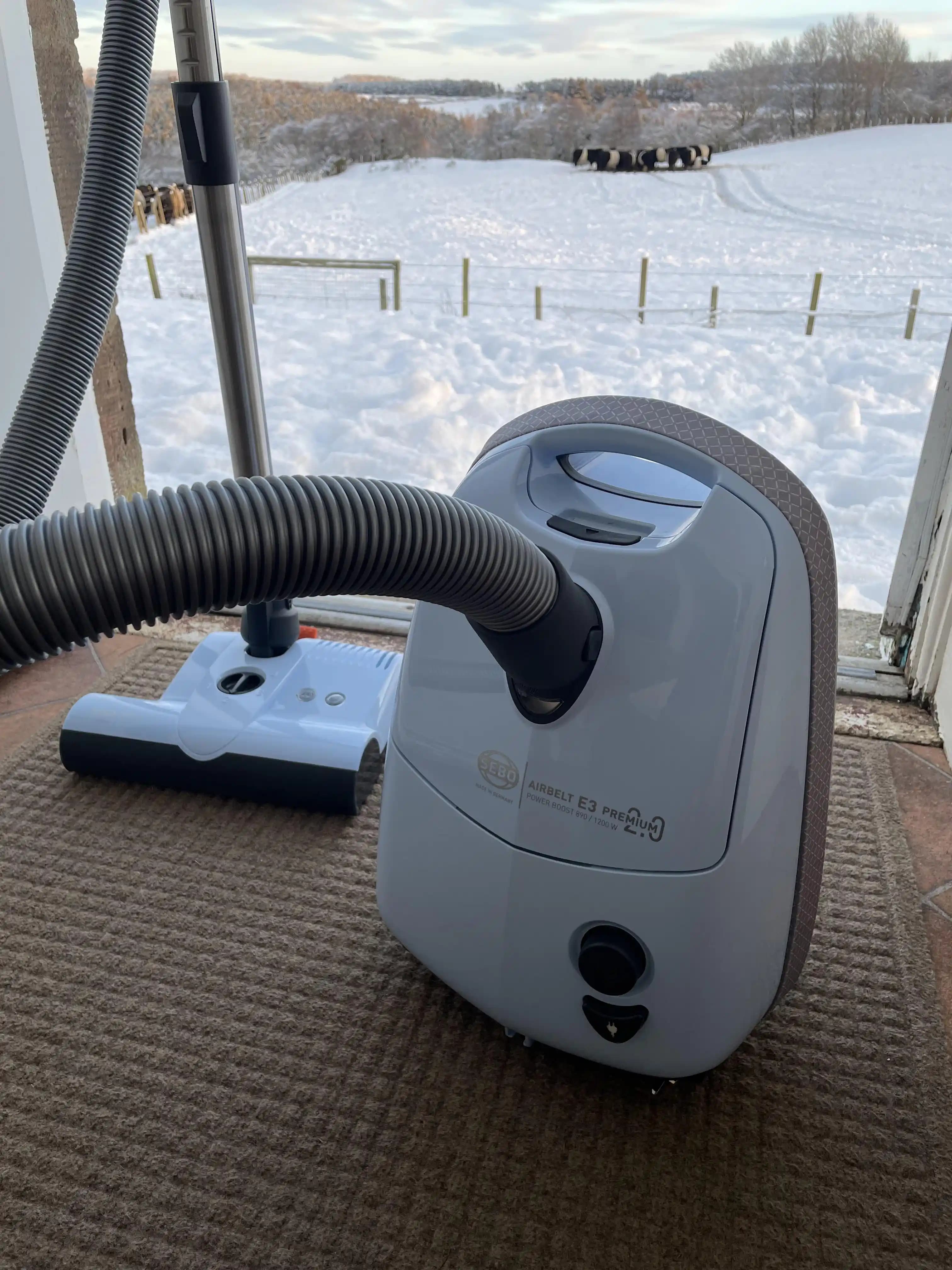 Sebo E3 Toz Torbalı Canister Elektrikli Süpürge: Ergonomi ve Temizlik Performansı İncelemesi