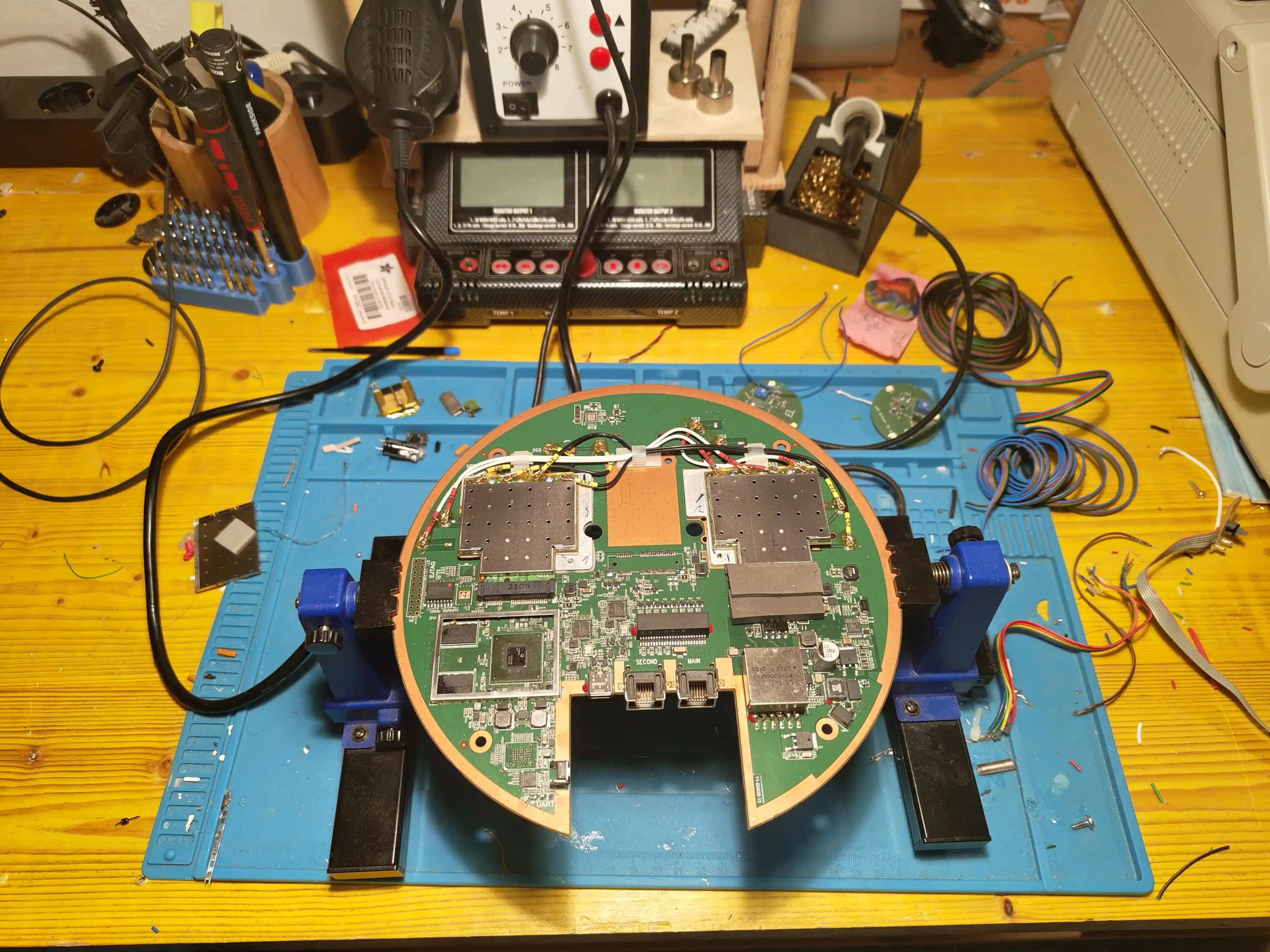 UniFi AP-AC-HD WiFi Erişim Noktası İç Yapısı ve Onarım Süreci Detayları