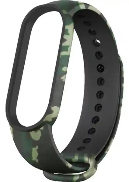 Xiaomi Mi Band 3 ve 4 İçin Uygun Kamuflaj ve Siyah Silikon Kayışların Karşılaştırması