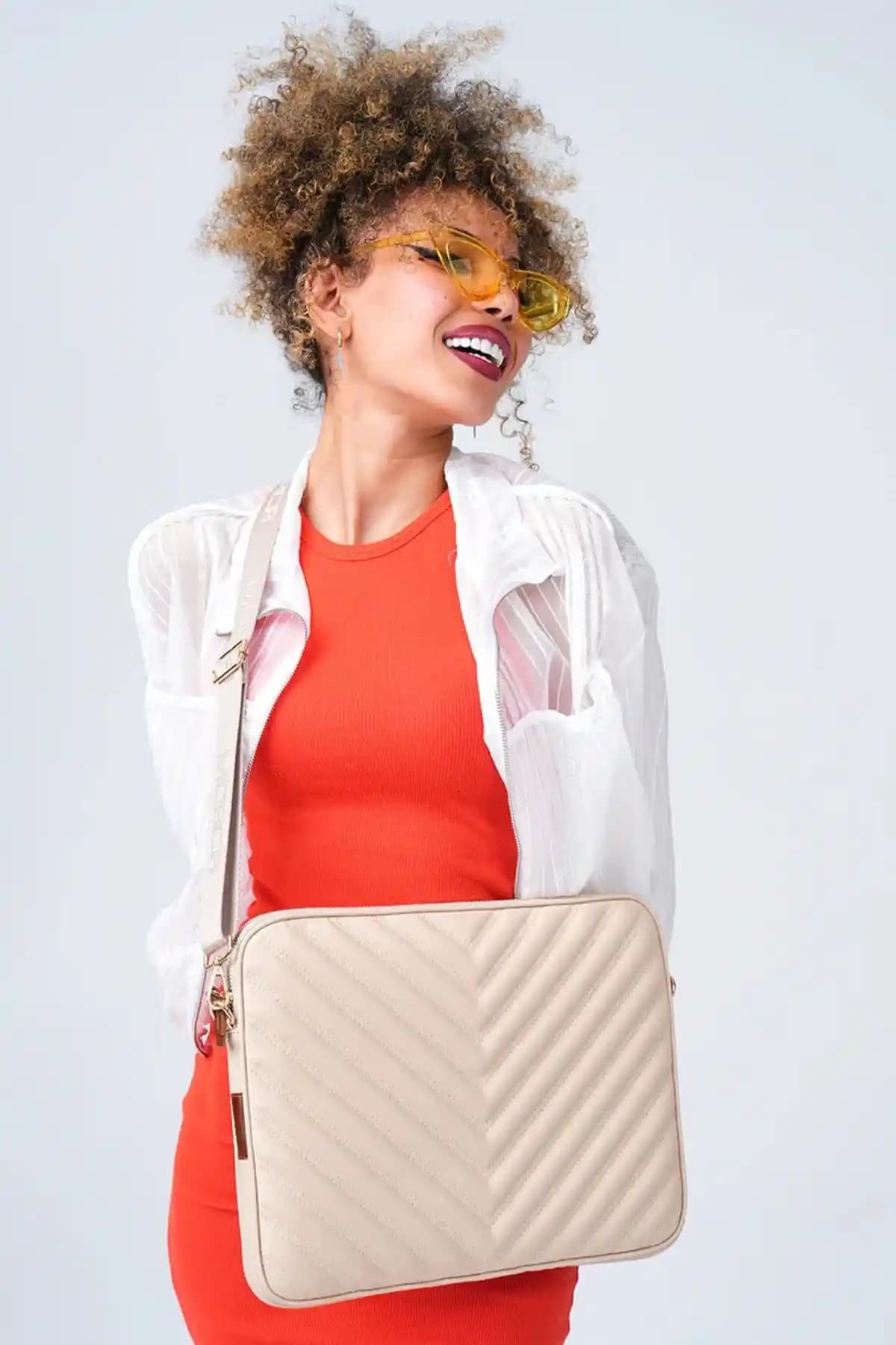 MORCA Bej Renkli MacBook Air ve Pro 13.3-14 İnç Laptop Kılıfı Ürün Özellikleri